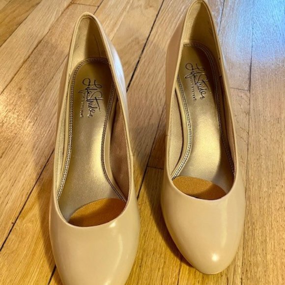 Life Stride Patent Pump - Size10 - Picture 4 of 13